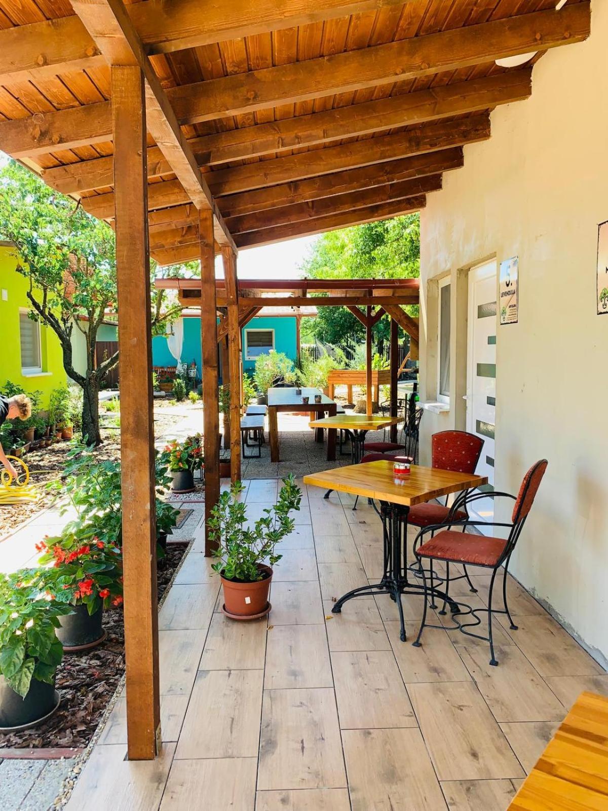 Arvisura Vendégházak Zsombo Esterno foto