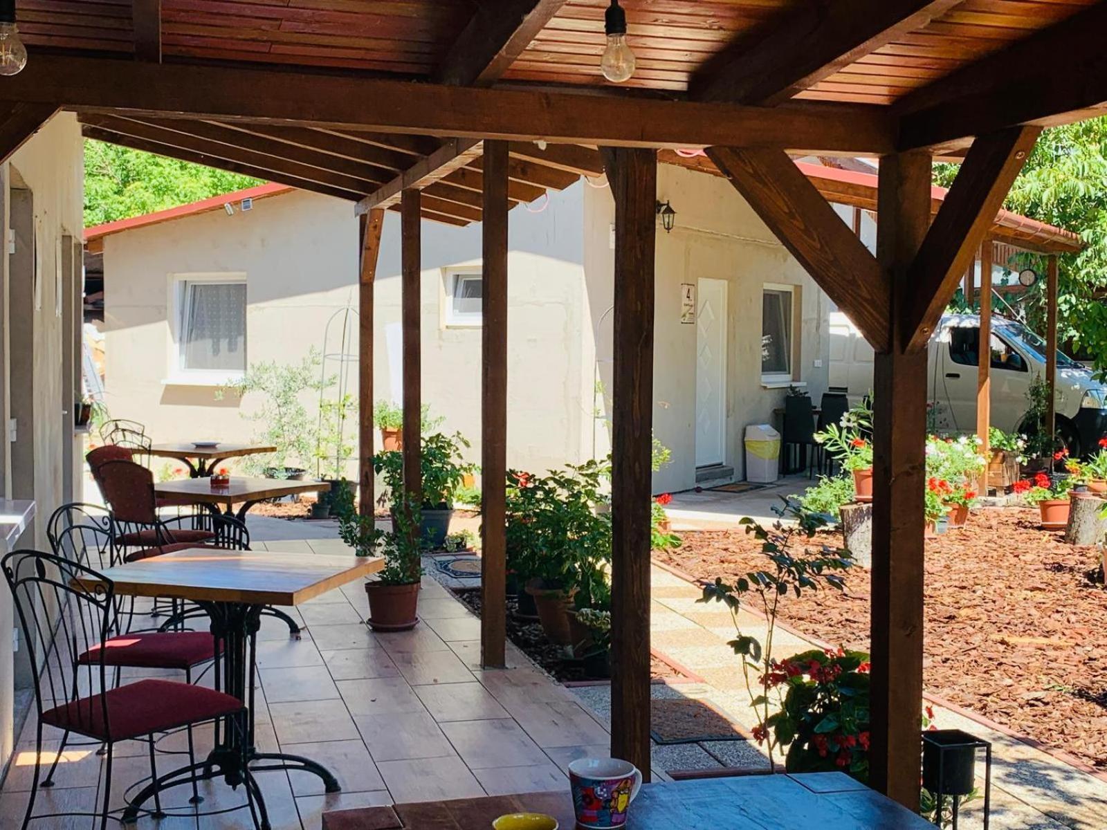 Arvisura Vendégházak Zsombo Esterno foto