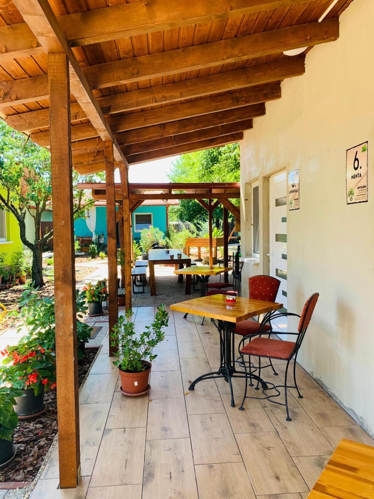 Arvisura Vendégházak Zsombo Esterno foto
