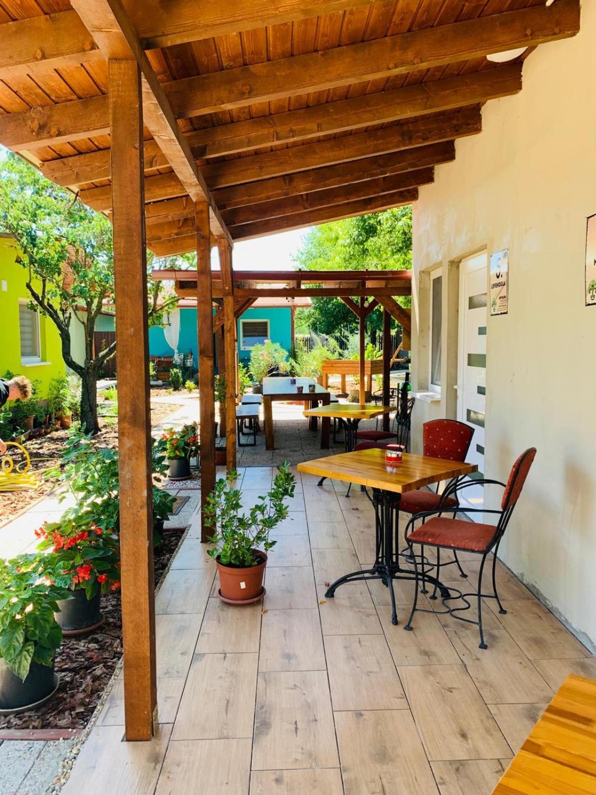 Arvisura Vendégházak Zsombo Esterno foto